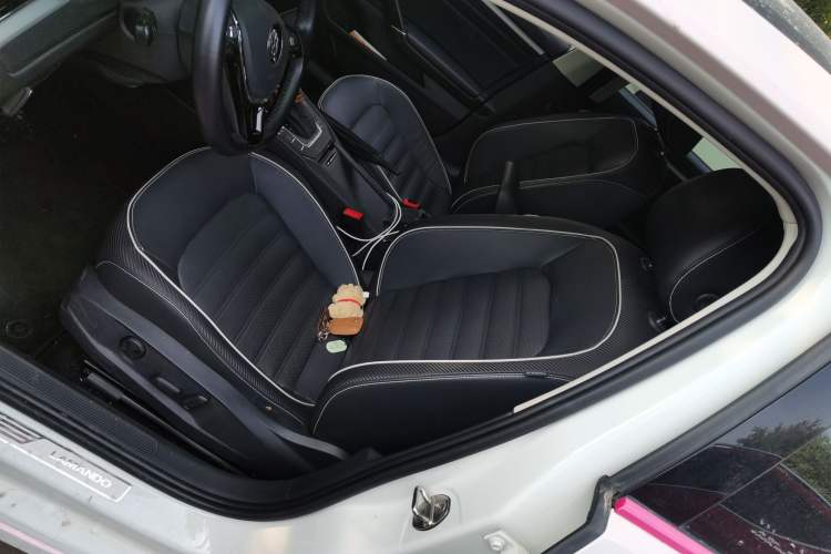 Used Volkswagen Lamando 2021 280TSI DSG Luxury Phantom Edition Left Front Seat