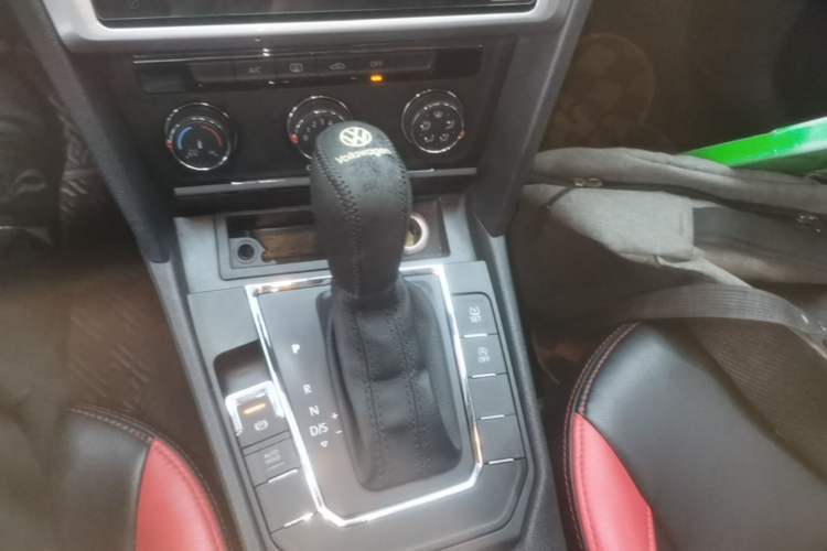 Used Volkswagen Lamando 2021 230TSI DSG Fashion Edition Gear Lever