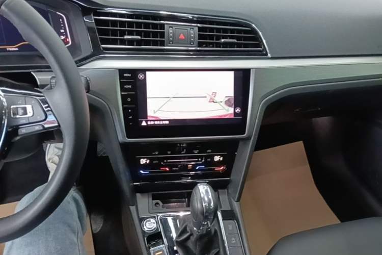 Used Volkswagen Lamando 2021 280TSI DSG Comfort Edition Audio And AC Panel