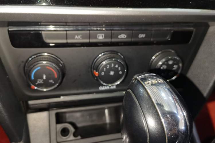 Used Volkswagen Lamando 2021 230TSI DSG Fashion Edition Audio And AC Panel