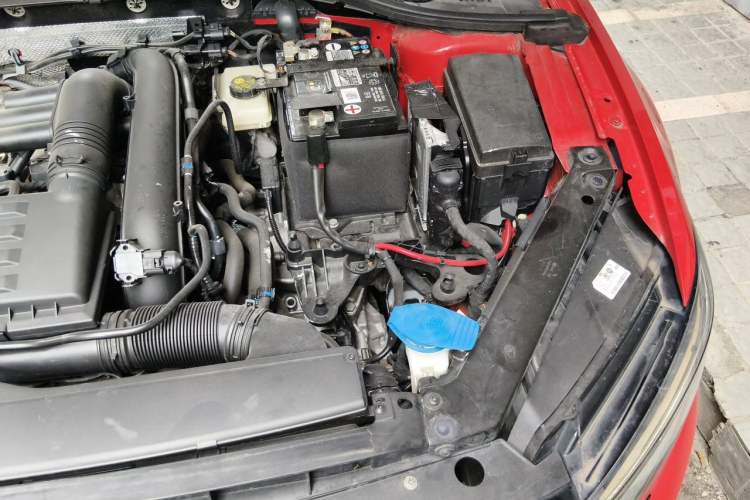 Used Volkswagen Lamando 2021 280TSI DSG Comfort Edition Engine Bay Left