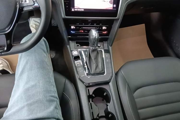 Used Volkswagen Lamando 2021 280TSI DSG Comfort Edition Gear Lever