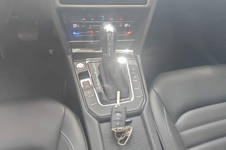 Used Volkswagen Lamando 2021 280TSI DSG Luxury Phantom Edition Gear Lever