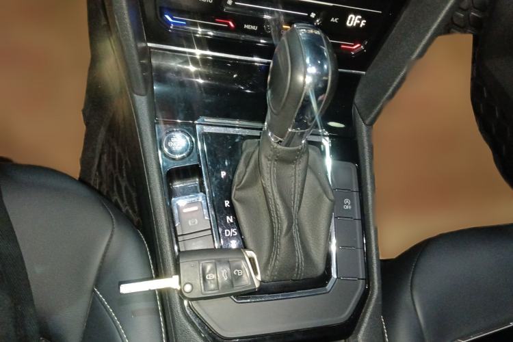 Used Volkswagen Lamando 2021 280TSI DSG Luxury Phantom Edition Gear Lever