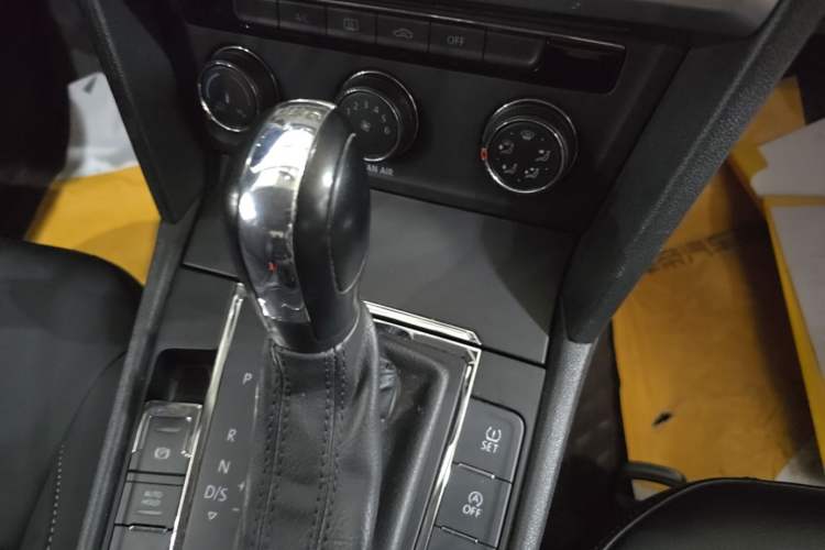 Used Volkswagen Lamando 2021 230TSI DSG Fashion Edition Gear Lever