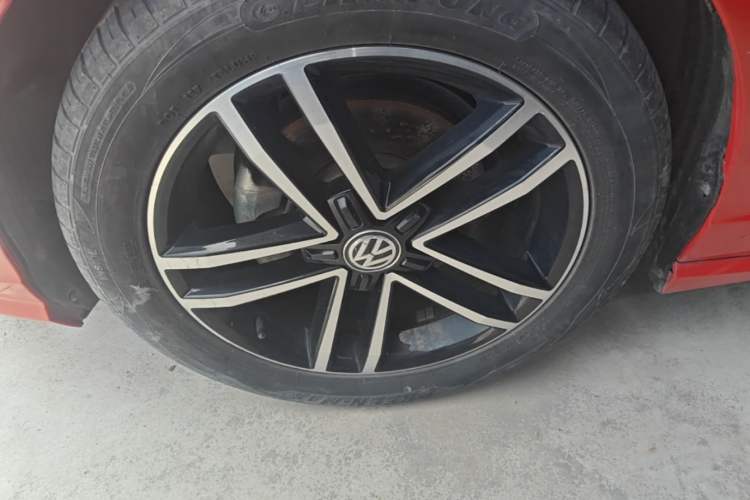 Used Volkswagen Lamando 2021 280TSI DSG Luxury Phantom Edition Left Front Wheel Hub