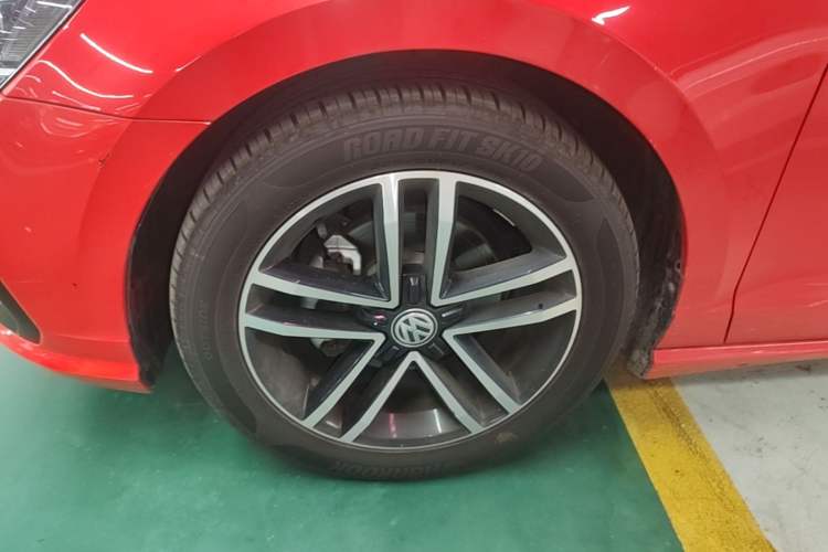 Used Volkswagen Lamando 2021 280TSI DSG Comfort Edition Left Front Wheel Hub