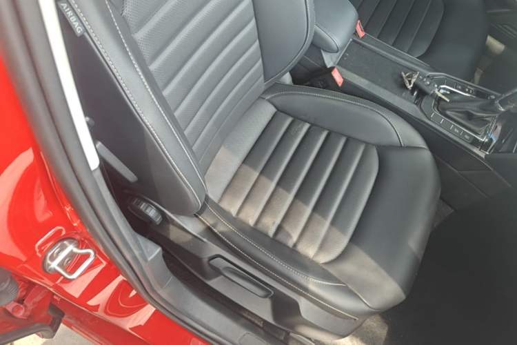Used Volkswagen Lamando 2021 280TSI DSG Luxury Phantom Edition Right Front Seat
