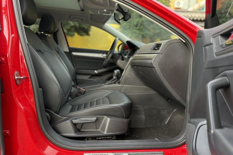 Used Volkswagen Lamando 2021 280TSI DSG Comfort Edition Right Front Seat