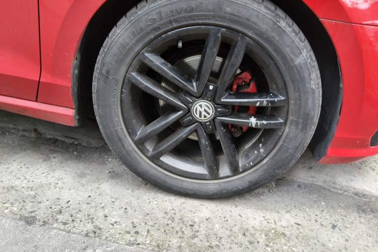 Used Volkswagen Lamando 2021 280TSI DSG Comfort Edition Right Front Wheel Hub
