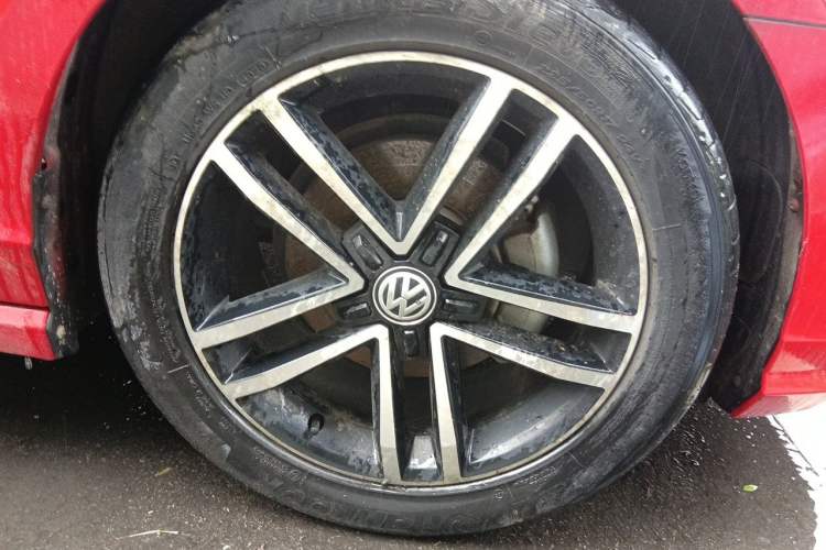Used Volkswagen Lamando 2021 280TSI DSG Comfort Edition Right Front Wheel Hub