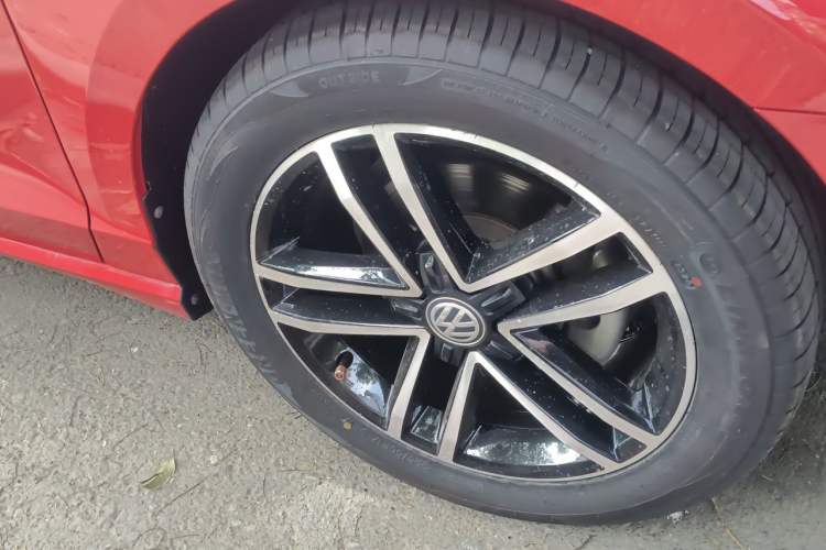 Used Volkswagen Lamando 2021 Revised Version 280TSI DSG Comfort Edition Right Front Wheel Hub