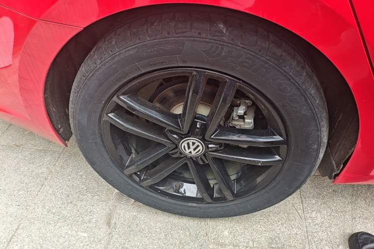 Used Volkswagen Lamando 2021 Revised Version 280TSI DSG Comfort Edition Right Rear Wheel Hub