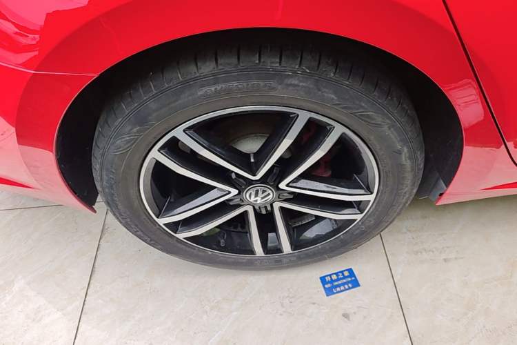 Used Volkswagen Lamando 2021 280TSI DSG Comfort Edition Right Rear Wheel Hub