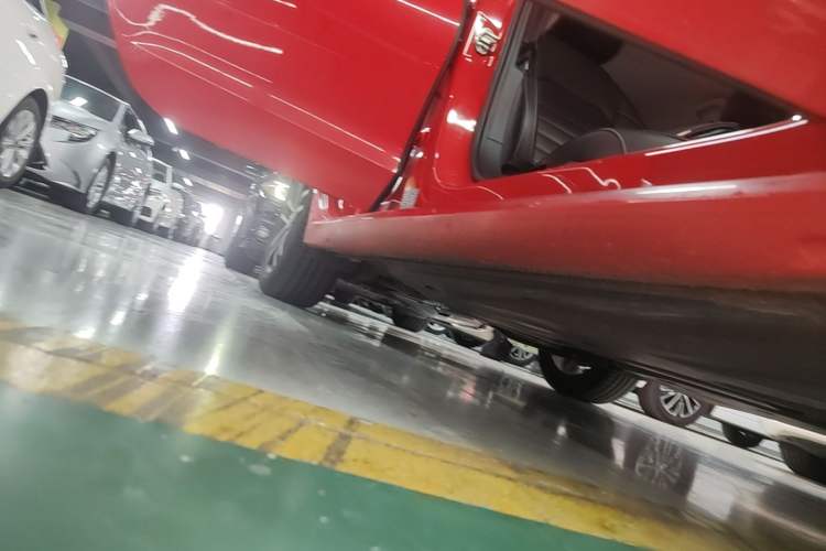 Used Volkswagen Lamando 2021 280TSI DSG Comfort Edition Right Side Sill