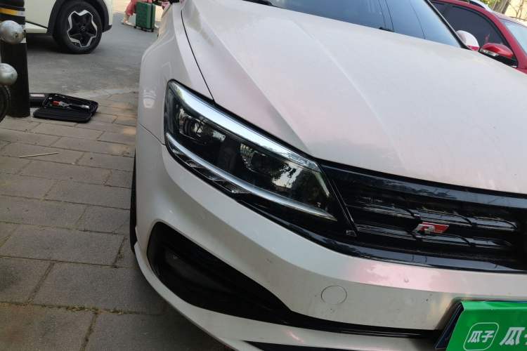 Used Volkswagen Lamando 2021 280TSI DSG Luxury Phantom Edition Right Front Headlight