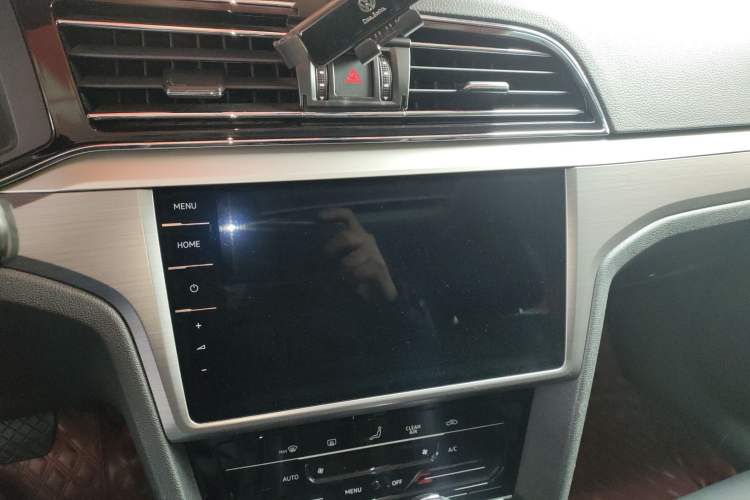 Used Volkswagen Lamando 2021 280TSI DSG Comfort Edition Audio And AC Panel