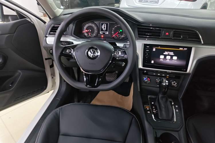 Used Volkswagen Lamando 2021 230TSI DSG Fashion Edition Audio And AC Panel