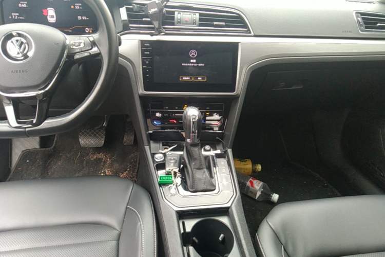 Used Volkswagen Lamando 2021 280TSI DSG Comfort Edition Audio And AC Panel