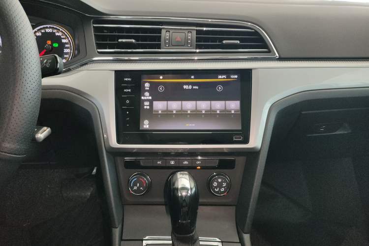 Used Volkswagen Lamando 2021 230TSI DSG Fashion Edition Audio And AC Panel