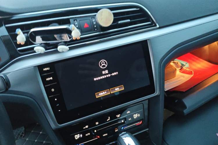 Used Volkswagen Lamando 2021 280TSI DSG Comfort Edition Audio And AC Panel