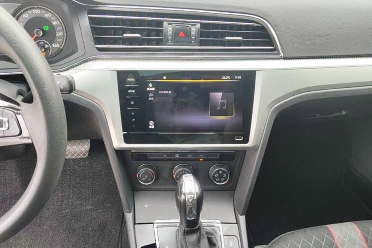 Used Volkswagen Lamando 2021 230TSI DSG Fashion Edition Audio And AC Panel