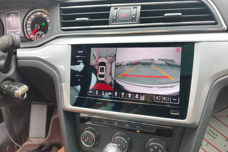 Used Volkswagen Lamando 2021 230TSI DSG Fashion Edition Audio And AC Panel