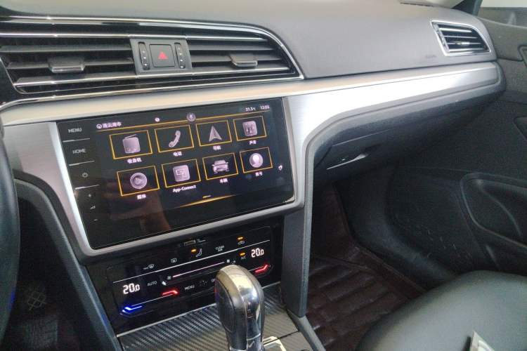 Used Volkswagen Lamando 2021 280TSI DSG Comfort Edition Audio And AC Panel