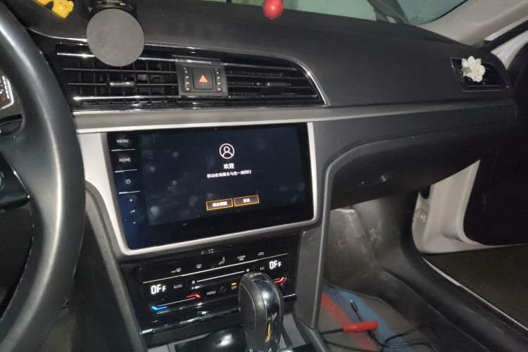Used Volkswagen Lamando 2021 280TSI DSG Comfort Edition Audio And AC Panel