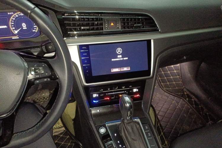Used Volkswagen Lamando 2021 280TSI DSG Comfort Edition Audio And AC Panel