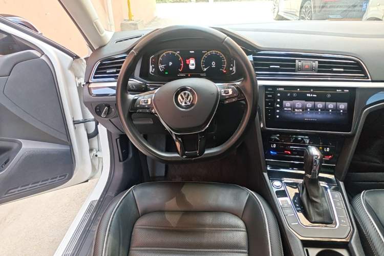 Used Volkswagen Lamando 2021 280TSI DSG Luxury Phantom Edition Audio And AC Panel