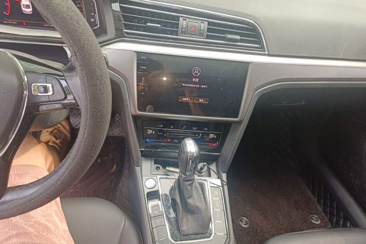 Used Volkswagen Lamando 2021 280TSI DSG Comfort Edition Audio And AC Panel