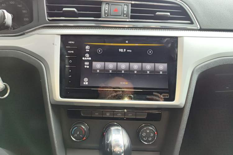 Used Volkswagen Lamando 2021 230TSI DSG Fashion Edition Audio And AC Panel