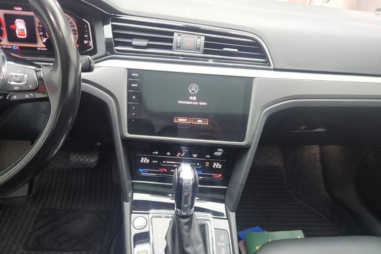 Used Volkswagen Lamando 2021 280TSI DSG Comfort Edition Audio And AC Panel