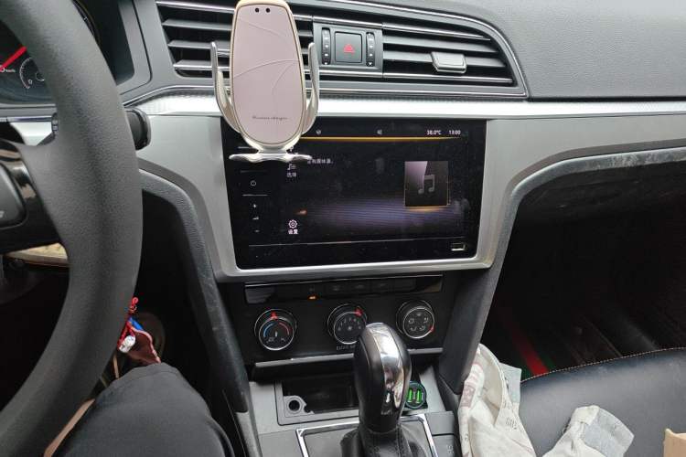 Used Volkswagen Lamando 2021 230TSI DSG Fashion Edition Audio And AC Panel