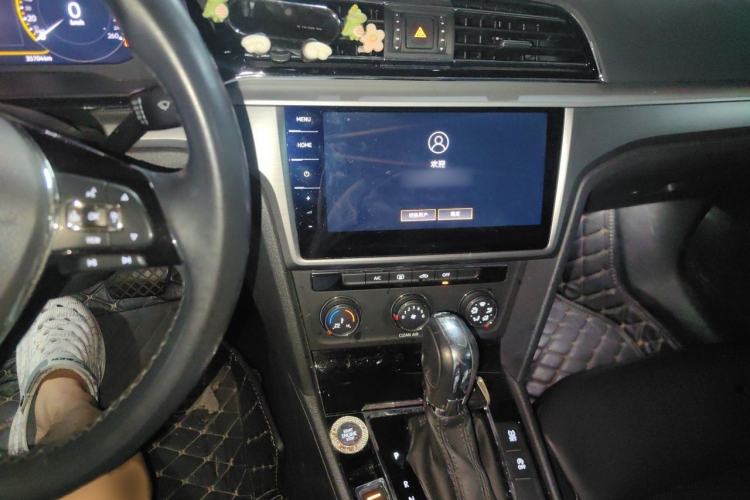 Used Volkswagen Lamando 2021 280TSI DSG Comfort Edition Audio And AC Panel