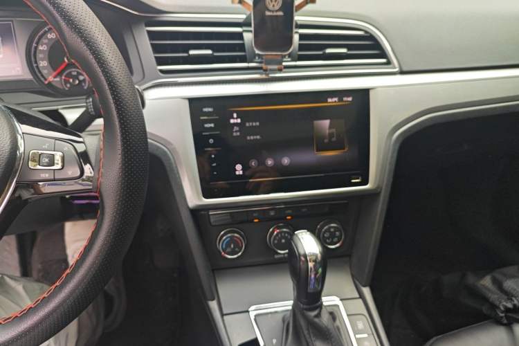Used Volkswagen Lamando 2021 230TSI DSG Fashion Edition Audio And AC Panel