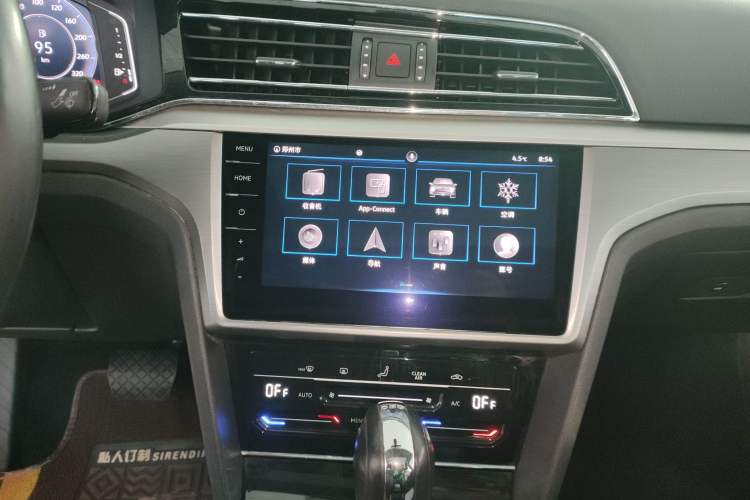 Used Volkswagen Lamando 2021 280TSI DSG Comfort Edition Audio And AC Panel