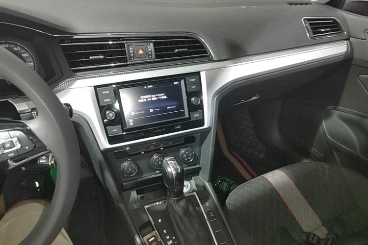 Used Volkswagen Lamando 2021 230TSI DSG Fashion Edition Audio And AC Panel