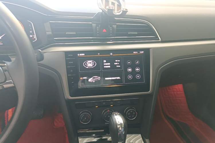 Used Volkswagen Lamando 2021 Facelift 280TSI DSG Comfort Edition (Manual Air Conditioning) Audio And AC Panel