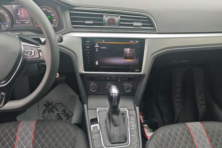 Used Volkswagen Lamando 2021 230TSI DSG Fashion Edition Audio And AC Panel