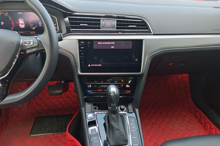 Used Volkswagen Lamando 2021 280TSI DSG Comfort Edition Audio And AC Panel