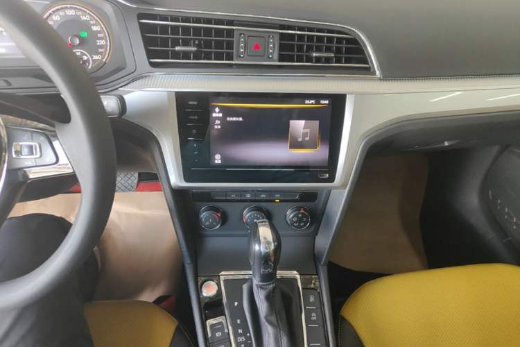 Used Volkswagen Lamando 2021 230TSI DSG Fashion Edition Audio And AC Panel
