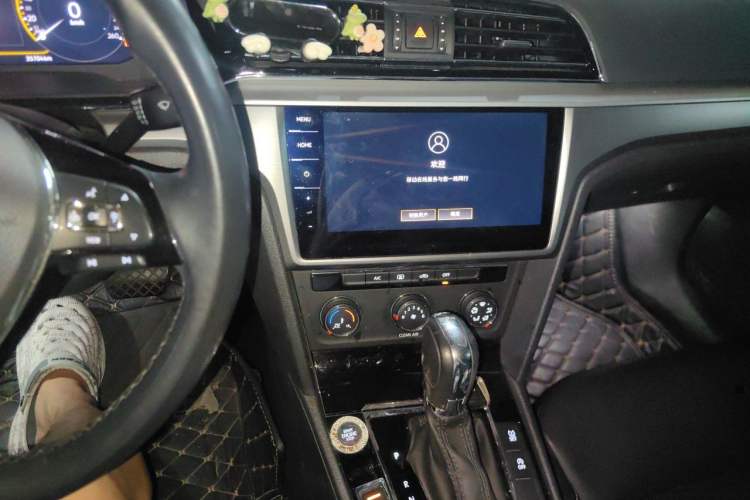 Used Volkswagen Lamando 2021 280TSI DSG Comfort Edition Audio And AC Panel