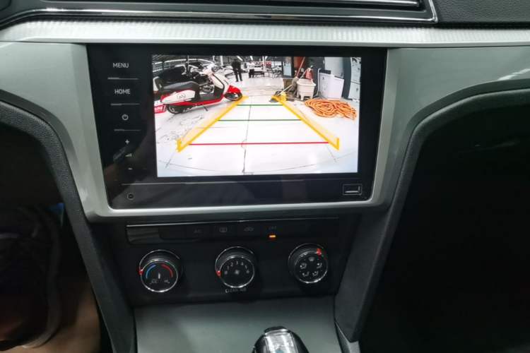 Used Volkswagen Lamando 2021 230TSI DSG Fashion Edition Audio And AC Panel