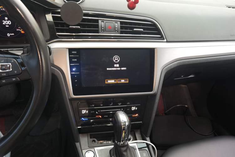 Used Volkswagen Lamando 2021 280TSI DSG Comfort Edition Audio And AC Panel
