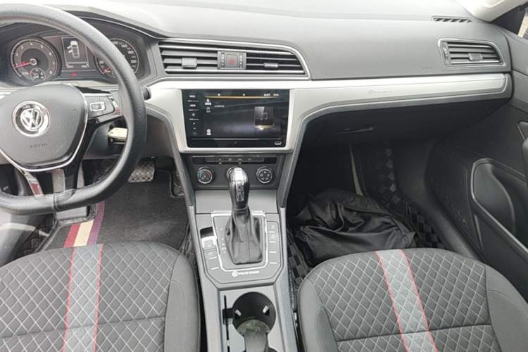 Used Volkswagen Lamando 2021 230TSI DSG Fashion Edition Audio And AC Panel