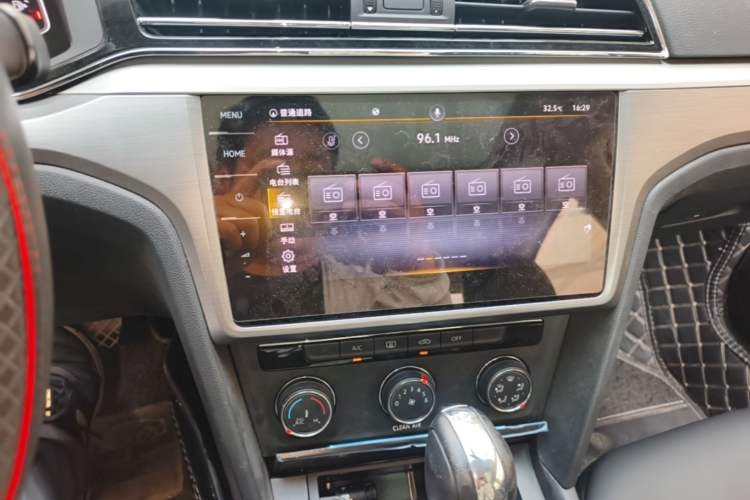 Used Volkswagen Lamando 2021 Facelift 280TSI DSG Comfort Edition (Manual Air Conditioning) Audio And AC Panel