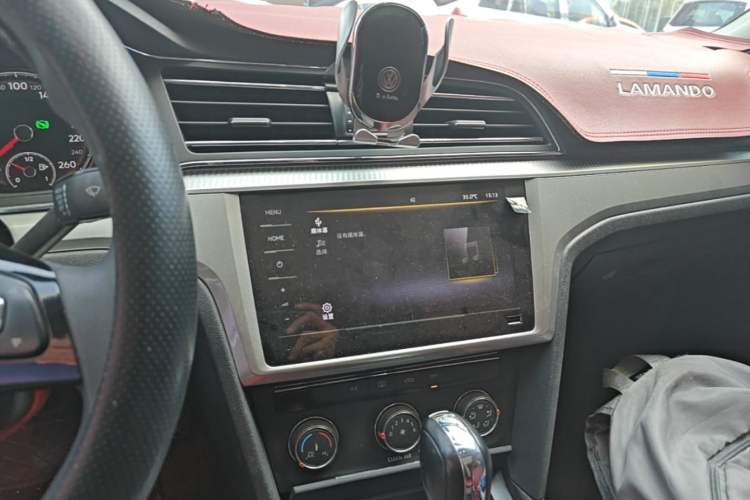 Used Volkswagen Lamando 2021 230TSI DSG Fashion Edition Audio And AC Panel