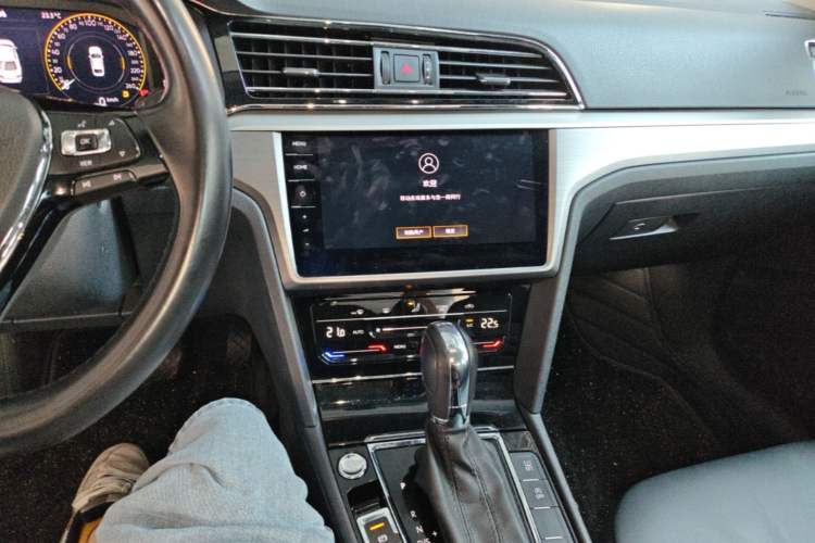 Used Volkswagen Lamando 2021 280TSI DSG Comfort Edition Audio And AC Panel